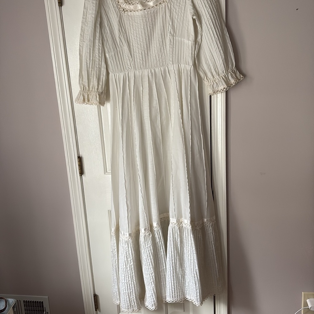 1970s white cotton maxi dress - Picture 2 of 8